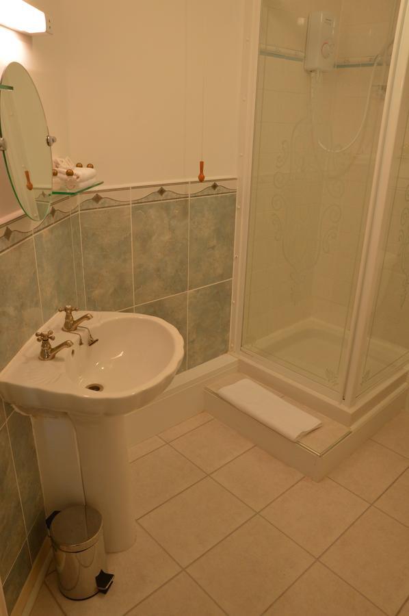 Bryn Hebog Bed and Breakfast Carmarthen Exteriör bild