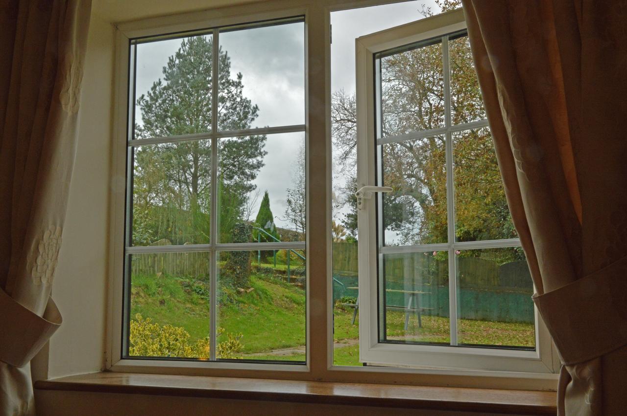 Bryn Hebog Bed and Breakfast Carmarthen Exteriör bild