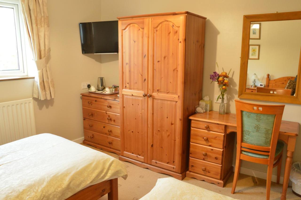Bryn Hebog Bed and Breakfast Carmarthen Exteriör bild