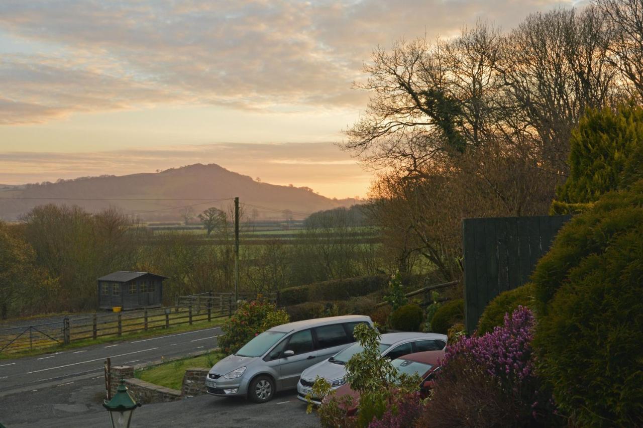 Bryn Hebog Bed and Breakfast Carmarthen Exteriör bild
